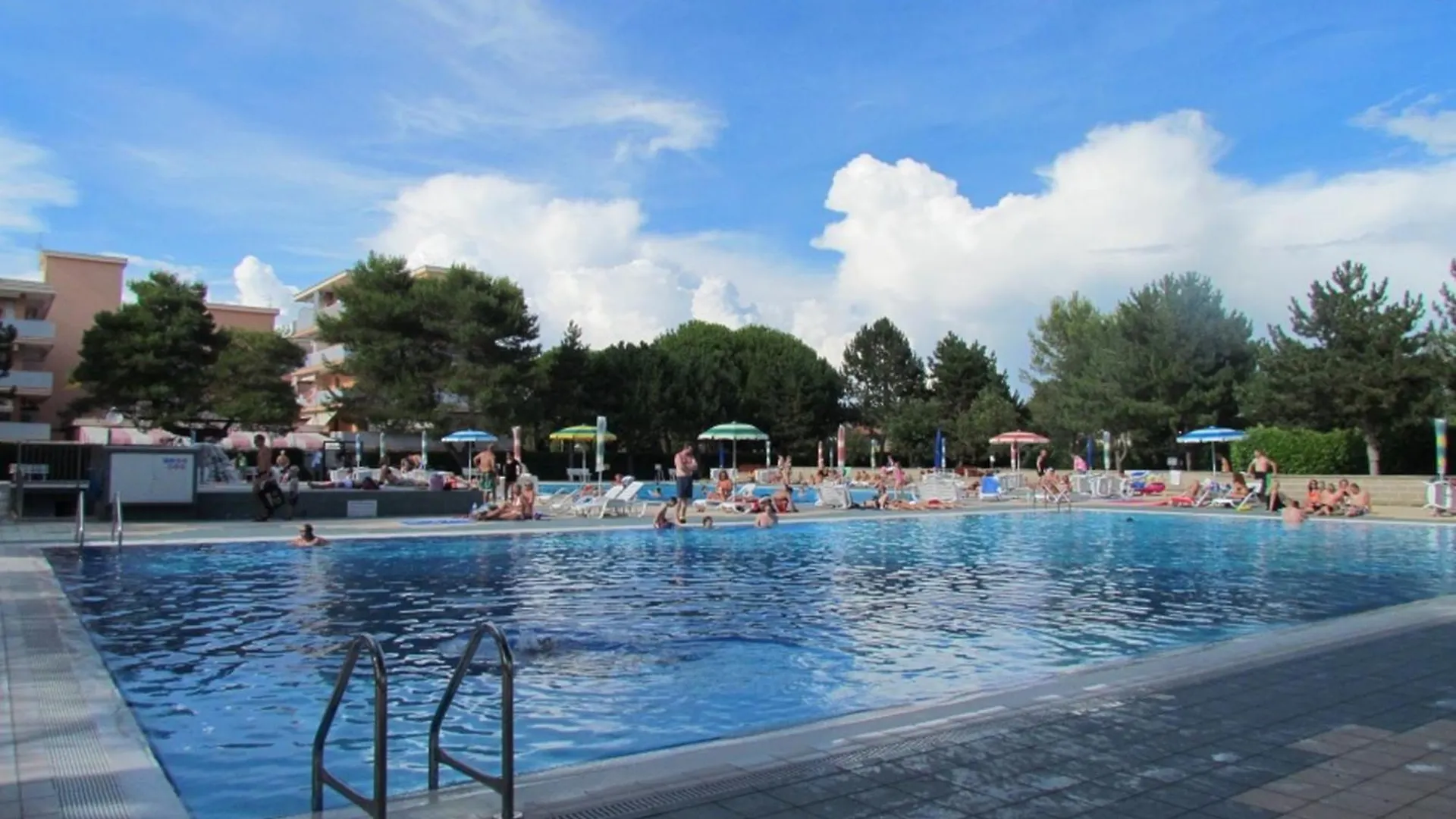 Holiday By The Pool In Our Cozy Flat - Beahost Bibione 0*,  Italy