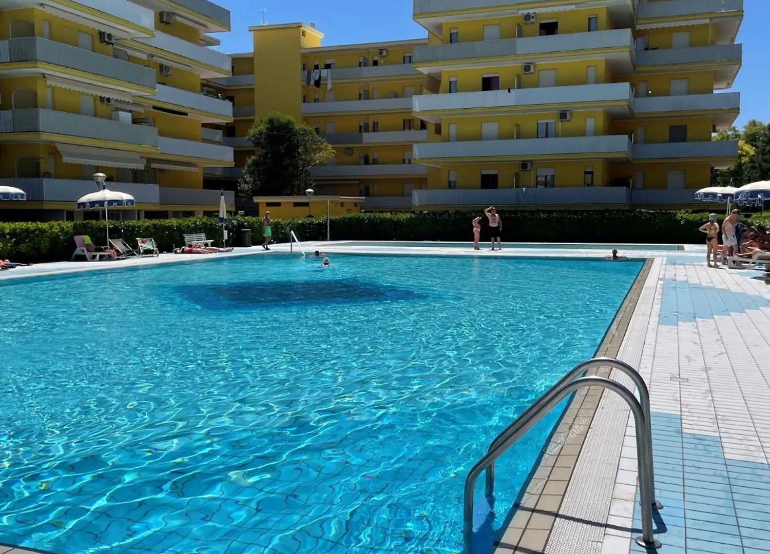 Holiday By The Pool In Our Cozy Flat - Beahost Bibione 0*,